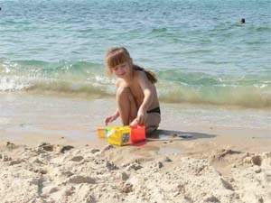 Азовское море - теплое и мелководное - идеально подходит для отдыха с детьми