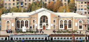 ЛЮБИТЕ КНИГУ! Возможно, вскоре в оживленных местах Краматор- ска можно будет прочитать книги в специальных ларьках-автоматах