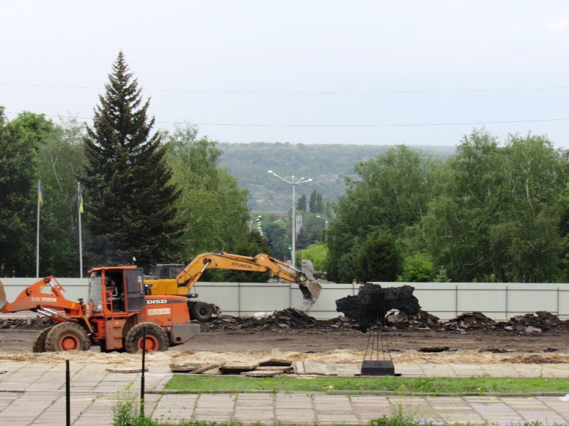 kramatorsk ploshad zabor.jpg5