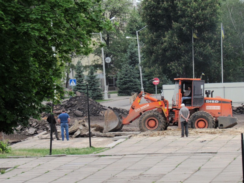 kramatorsk ploshad zabor.jpg6