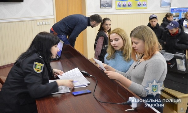 V Kramatorskom otdele policii proshel Den otkrytyh dverej dlja shkolnikov 4