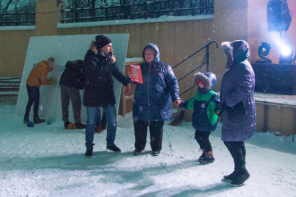 V Kramatorske v Sadu Bernackogo prodolzhajutsja prazdnichnye meroprijatija 11