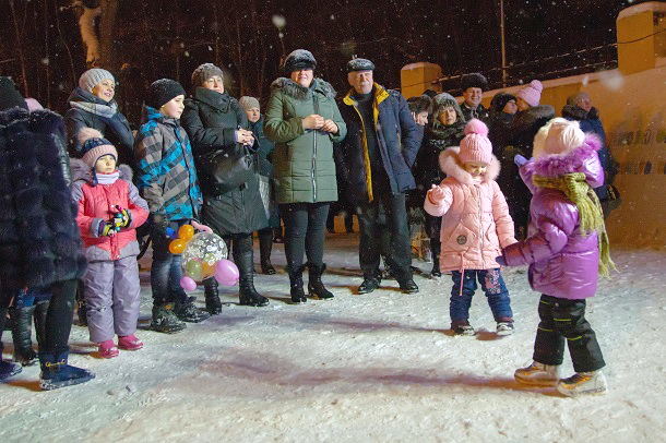 V Kramatorske v Sadu Bernackogo prodolzhajutsja prazdnichnye meroprijatija 12