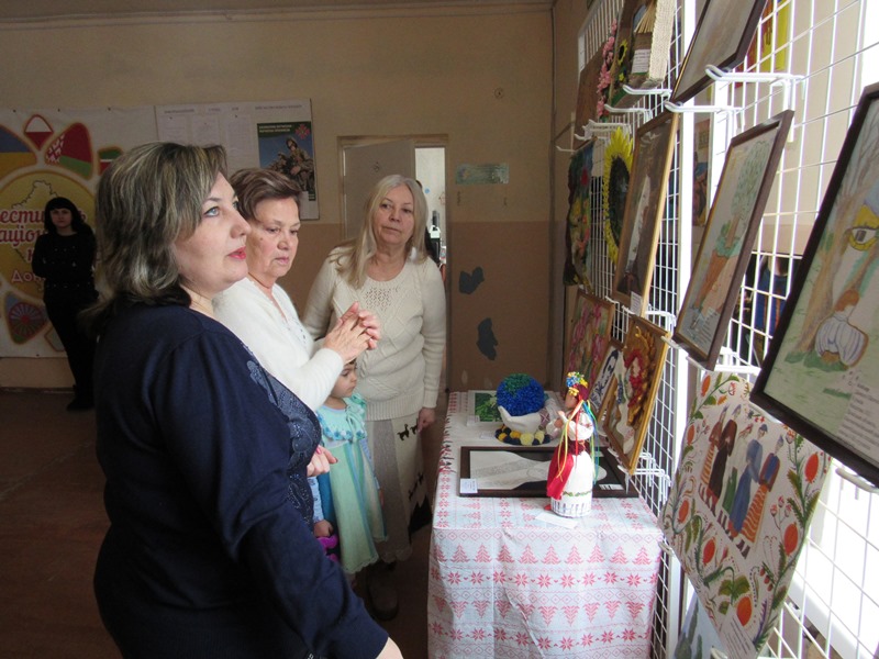 vystavka uchenicheskogo tvorchestva v kramatorske.jpg3