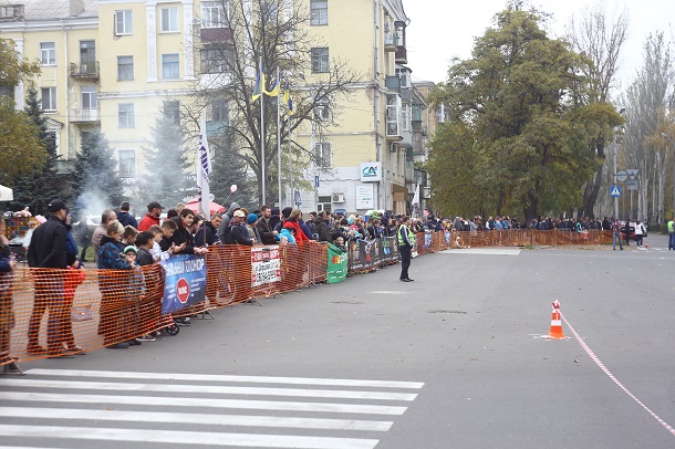 V Kramatorske proshli sorevnovaniya avtomobilistov 10