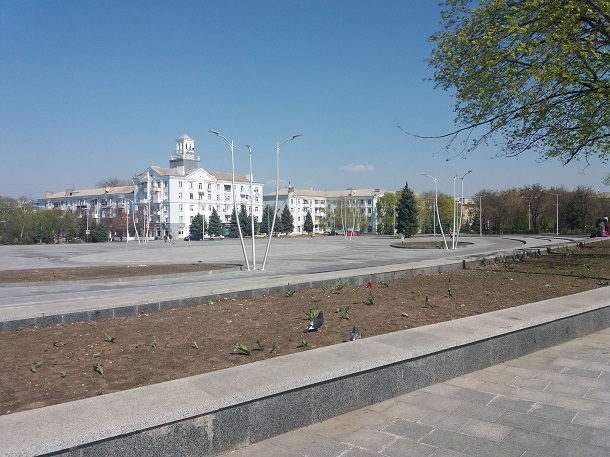 V Kramatorske nachinaetsja ozelenenie ploshhadi Mira 1