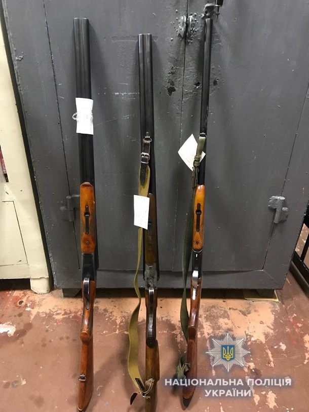 Zhiteli Kramatorska dobrovolno sdajut oruzhie 2