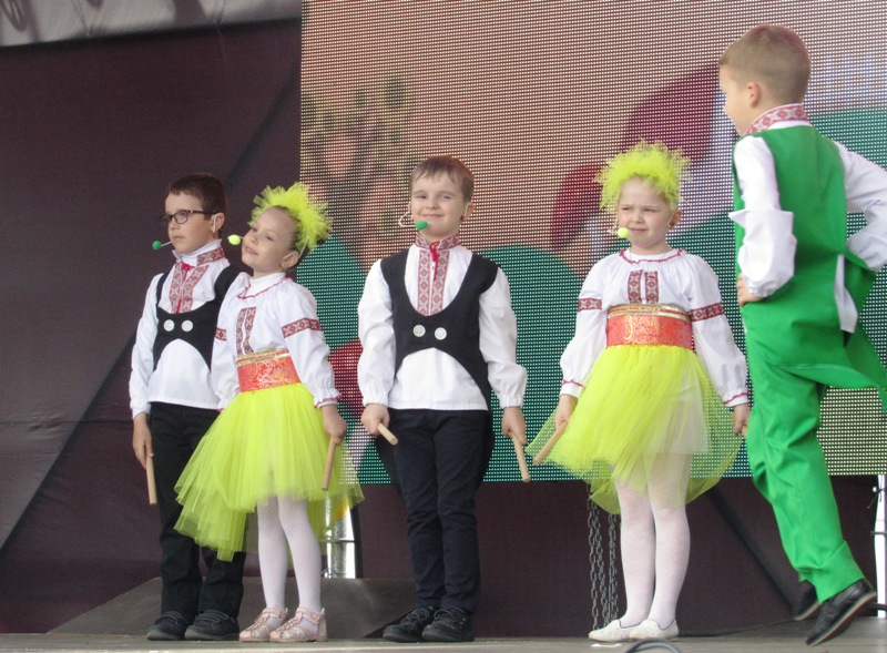 vystuplenie detsadov v kramatorske.JPG5