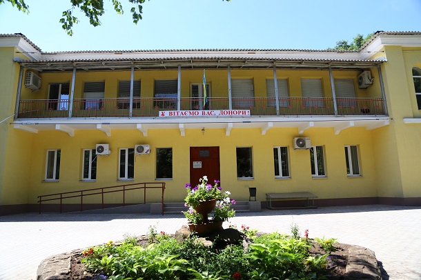 Narodnyj deputat Maksim Efimov s vrachami 3