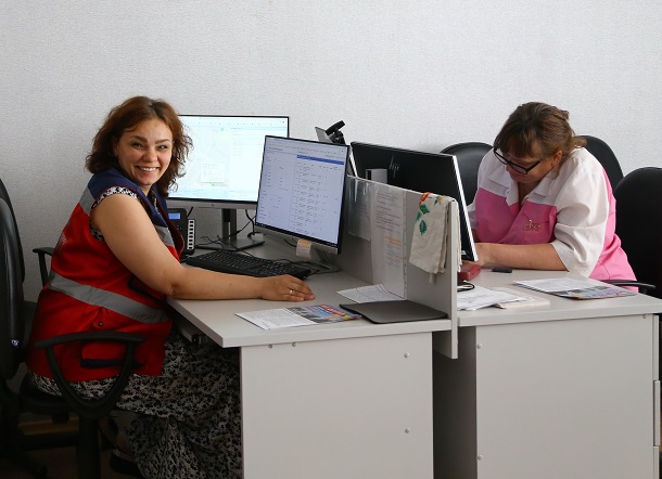 Narodnyj deputat Maksim Efimov s vrachami 4