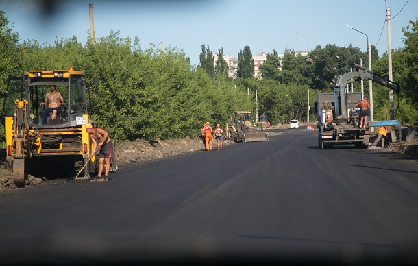 V Kramatorske idet remont dorogi na Jasnogorku 4
