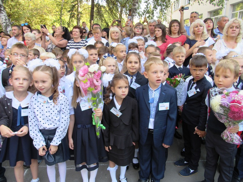 pervyj zvonok v licee35 kramatorsk.JPG12