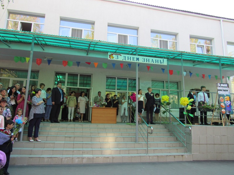 pervyj zvonok v licee35 kramatorsk.JPG9