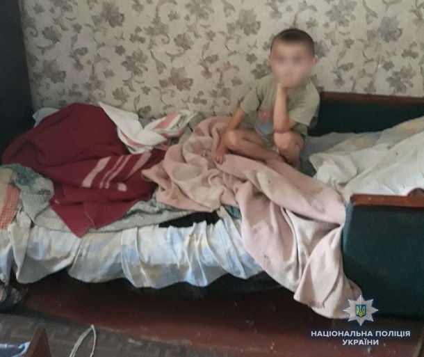 V Kramatorske pravoohraniteli zabrali troih detej u neradivoj mater... V Kramatorske pravoohraniteli zabrali troih detej u neradivoj materi 3