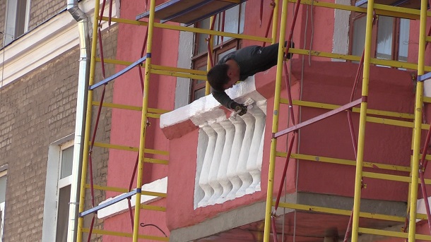 V Kramatorske ul.Triumfalnaja stala jarkoj i krasochnoj 7