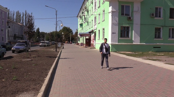 V Kramatorske ul.Triumfalnaja stala jarkoj i krasochnoj 9