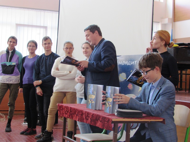 prezentacija knigi kramatorsk.JPG2