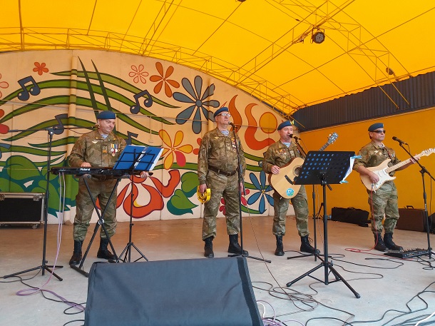 V Kramatorske veselo otmetili Den dobra i vnimanija 15