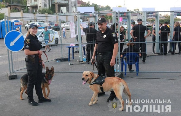 V Kramatorske sluzhebnye sobaki pomogajut raskryvat prestuplenija 4