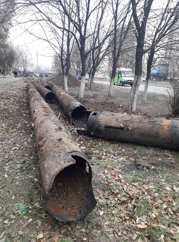 V Kramatorske v mikrorajone Lazurnom prodolzhaetsja remont vodoprovoda 2