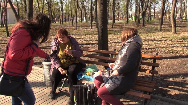 Kak zhiteli Kramatorska vypolnjajut ukaz ob ogranichenii progulok v gorodskih parkah 8