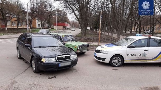 V Kramatorske na perekrestke dvuh ulic stolknulis dva avtomobilja 1