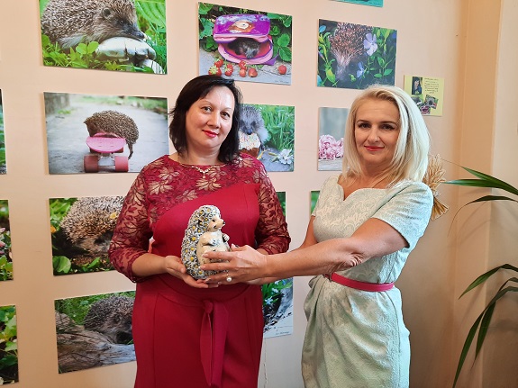 V Kramatorske otkrylas fotovystavka Po strokam pojeticheskim shagaet ezh liricheskij 11