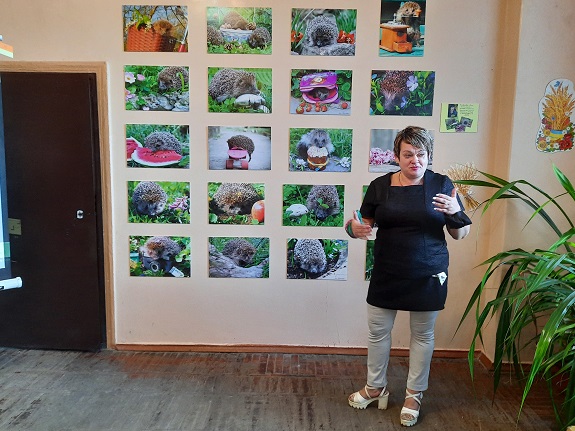 V Kramatorske otkrylas fotovystavka Po strokam pojeticheskim shagaet ezh liricheskij 7