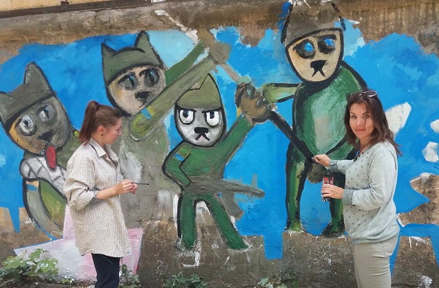V Kramatorske pojavitsja novyj mural Koty osvobozhdajut Kramatorsk 1