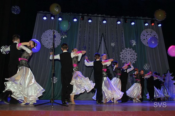 V Kramatorske proshel prazdnichnyj teatralizovannyj koncert Novogodnie chudesa 2