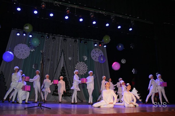 V Kramatorske proshel prazdnichnyj teatralizovannyj koncert Novogodnie chudesa 3