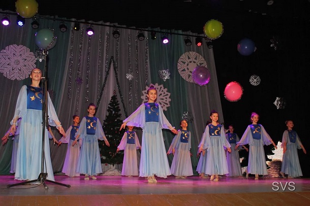 V Kramatorske proshel prazdnichnyj teatralizovannyj koncert Novogodnie chudesa 4