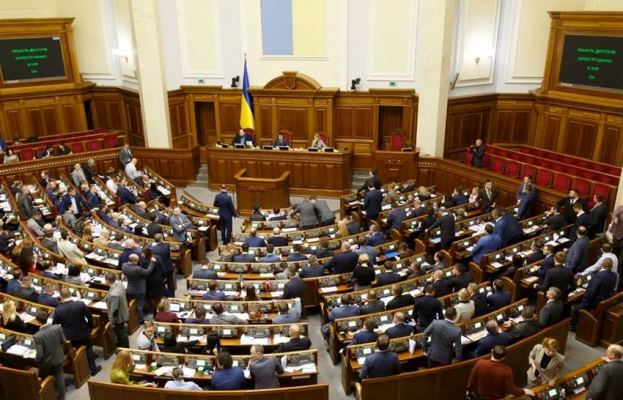 Рада сегодня может отправить в отставку Кабмин. Трансляция