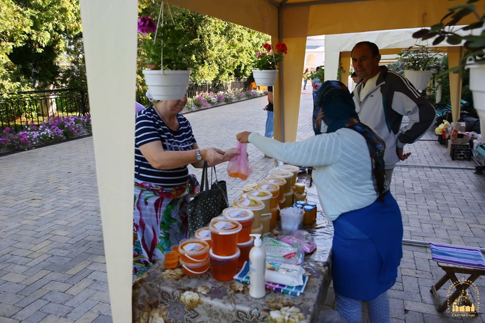 yarmarka meda svyatogorsk1
