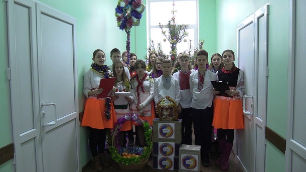 V Kramatorske shkolniki dengi ot koljadok peredajut na blagotvoritelnost 1