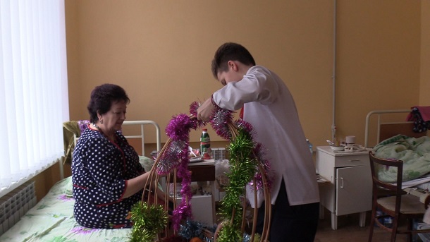 V Kramatorske shkolniki dengi ot koljadok peredajut na blagotvoritelnost 3