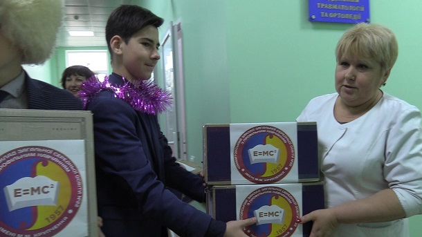 V Kramatorske shkolniki dengi ot koljadok peredajut na blagotvoritelnost 8