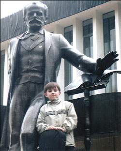 ПО СТОПАМ ВЕЛИКИХ: 11-летний Владислав Цурканенко намерен стать профессиональным музыкантом