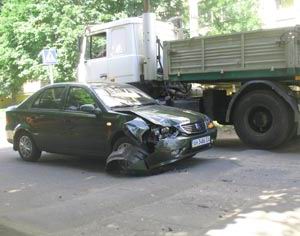 Китаец пострадал не сильно, но дочь водителя автомобиля сломала ключицу