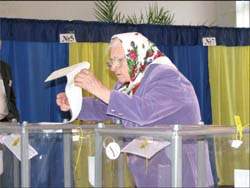 Некоторые пожилые граждане отказывались голосовать на дому и сами приходили на избирательные участки