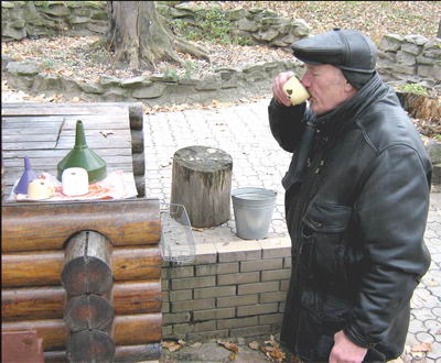 "Пью воду со словами "Во имя Отца, и Сына, и Святого Духа!"