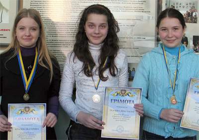 На фото: победительницы чемпионата Екатерина Красюк, Анастасия Ткачева и Лада Першина