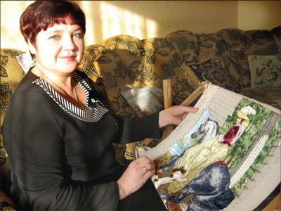 Все картины в доме Наталия Скрынникова вышила сама