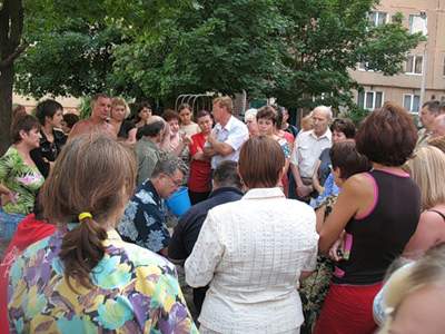 На митинг собралось около 50 человек