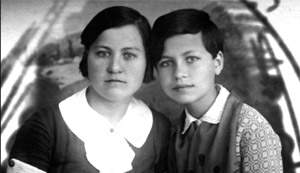 Надя (справа) и ее сестра Мария в 1938 году в Краматорске