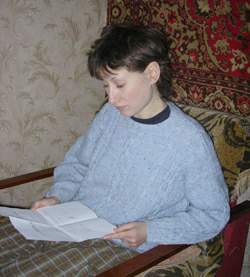 "Да, его наконец посадили. Но ведь не за все те зверства, которые он надо мной совершал", - с дрожью в голосе произносит Людмила