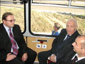 Сергей Шацкий (слева): "Георгий Маркович, а вы давно в общественном транспорте ездили?"