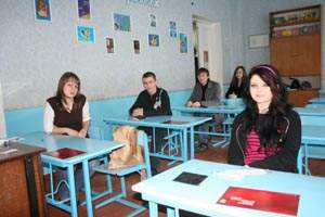 Правила проведения тестов являются действительно строгими. В аудитории должно находиться не более 15 учеников