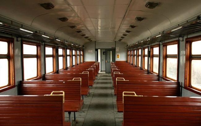 1442404651 train 650x410