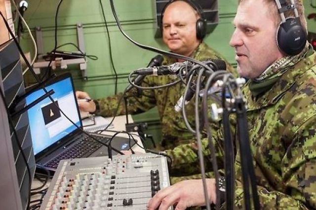 1454743530 radio